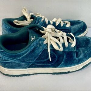Nike Dunk Low Velvet Green Men’s Size 9 DZ5247-300
